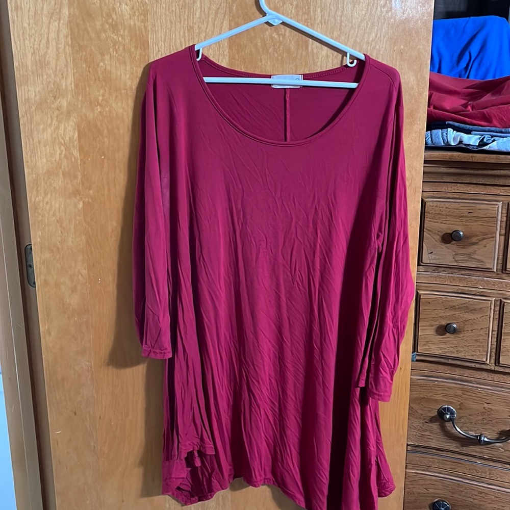 Long shirt that is perfect to wear with leggings or skinny jeans
